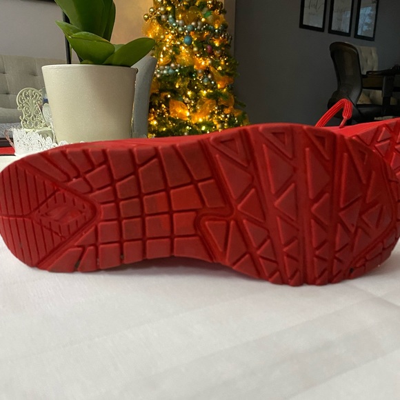 Skechers  SIZE 7
Womens Uno - Stand on Air Sneaker - Picture 4 of 4